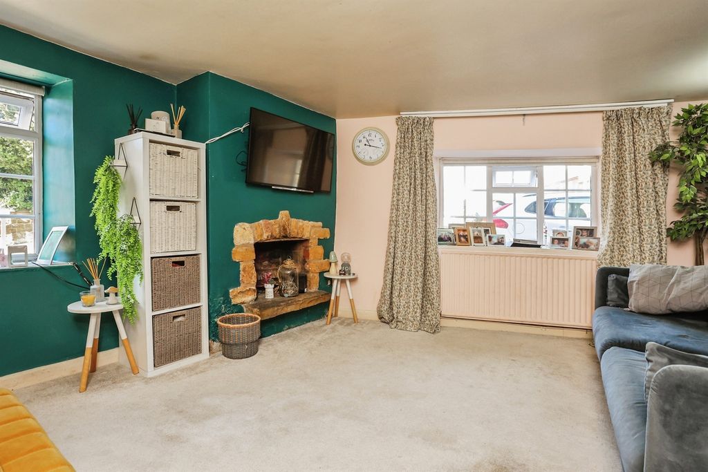 Property photo 3 of 17