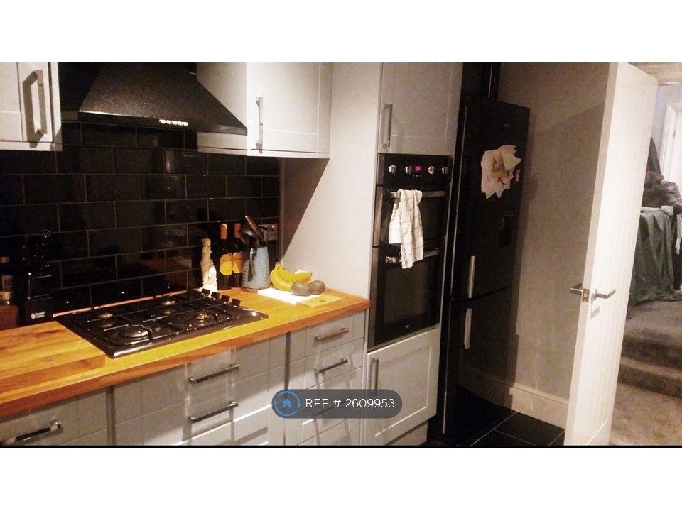 Property photo 2 of 10 Kitchen