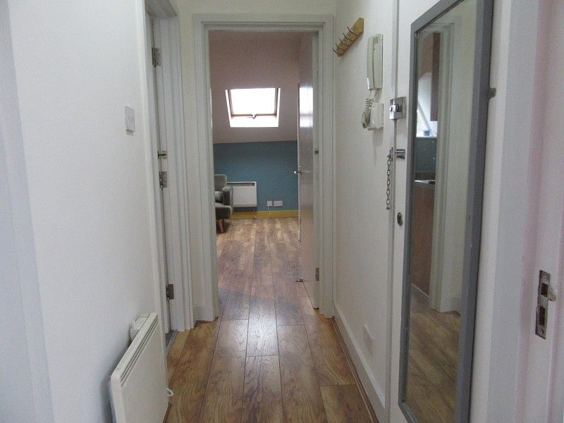 Property photo 3 of 9 Hall