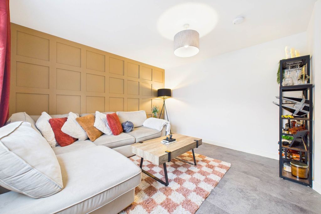 Property photo 3 of 25