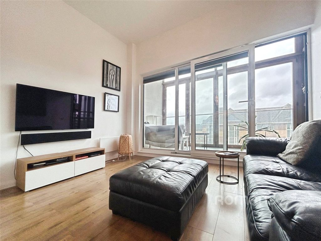 Additional image 7 of 2 bed flat for saleFarnborough Road, Farnborough, Hampshire GU14