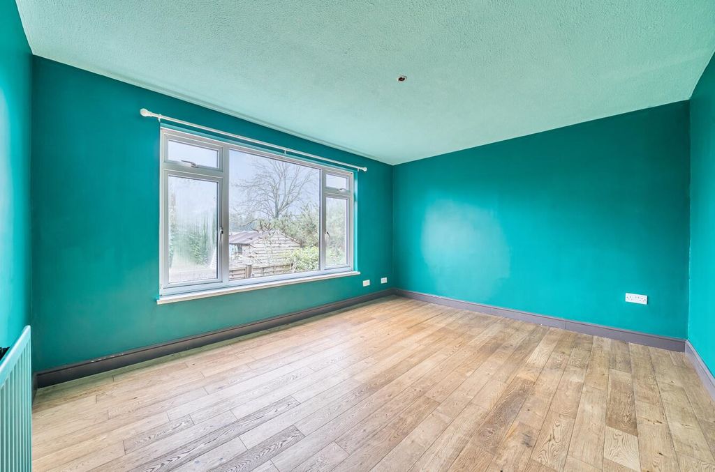 Property photo 3 of 17 1397898-15-6977956F4860B.Jpg