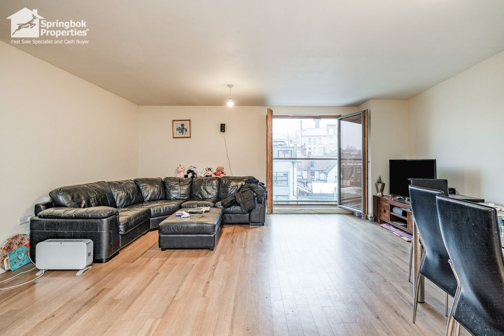 Property photo 2 of 18 1