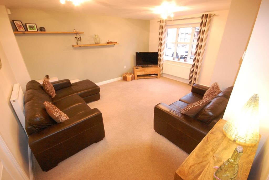 Property photo 2 of 10 Lounge