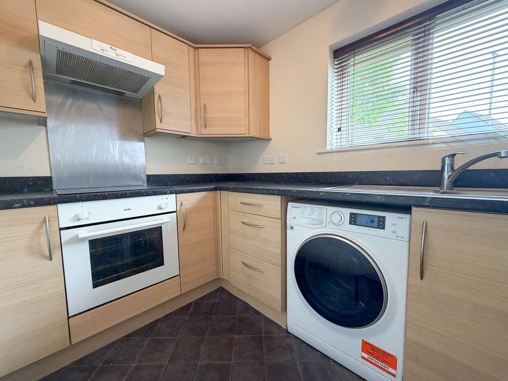 Property photo 3 of 7 Kitchen