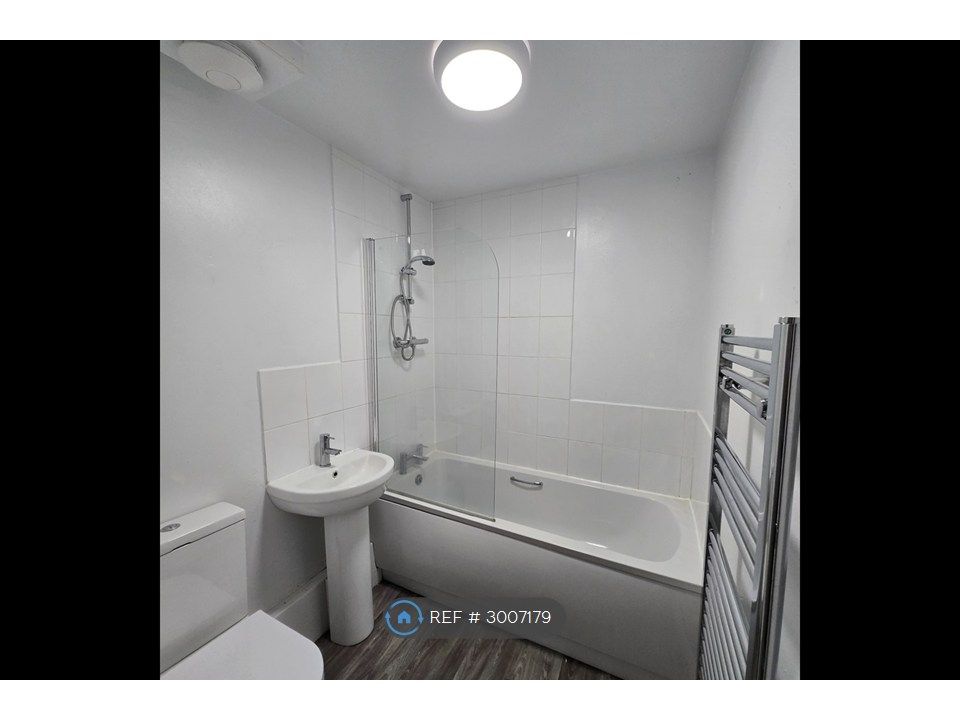 Property photo 3 of 4 Bathroom