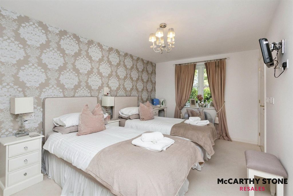 Additional image 8 of 2 bed flat for saleRadford Court, Tower Road, Liphook GU30