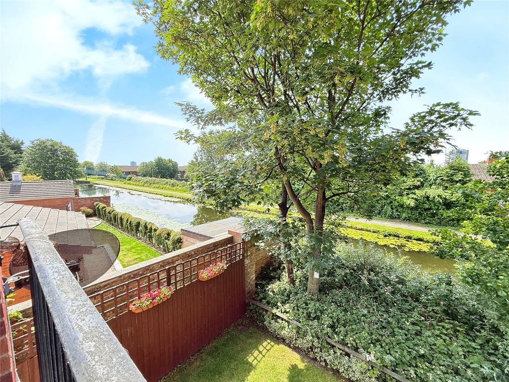 Property photo 2 of 15 Picture No. 12