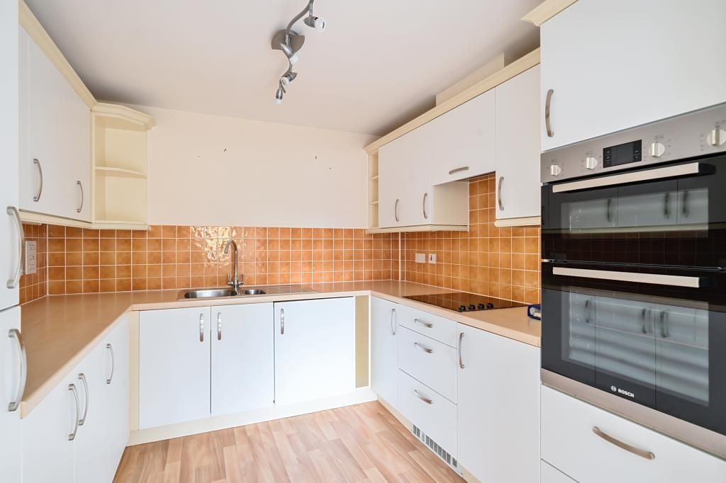 Property photo 2 of 9 Kitchen