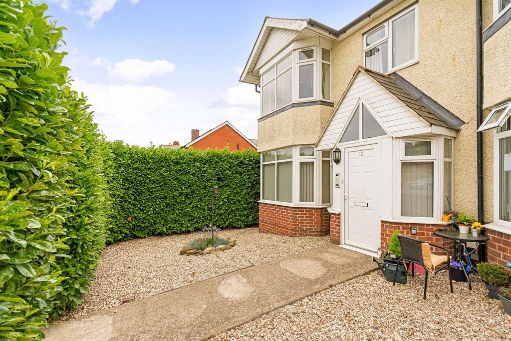 Property photo 1 of 8 (Main)