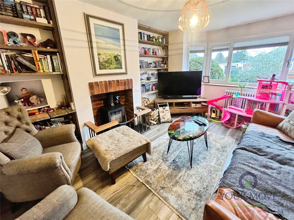 Property photo 2 of 11 Lounge