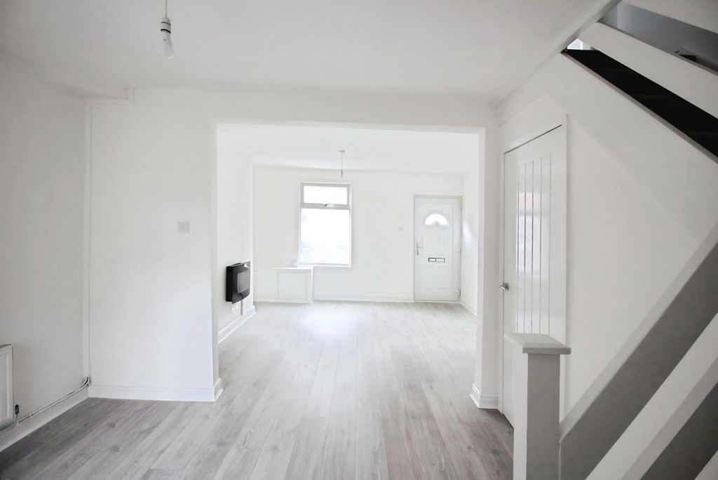 Property photo 3 of 14 Pbox-Img.Jpg