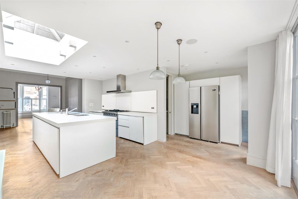 Property photo 1 of 20 Kitchen