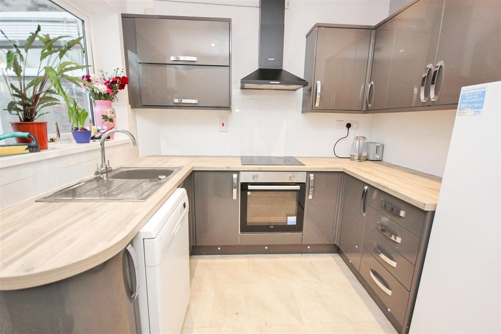 Property photo 3 of 13 Kitchen.Jpg