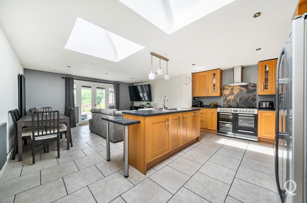 Property photo 2 of 25 130Fae8F-0ee8-4B1...
