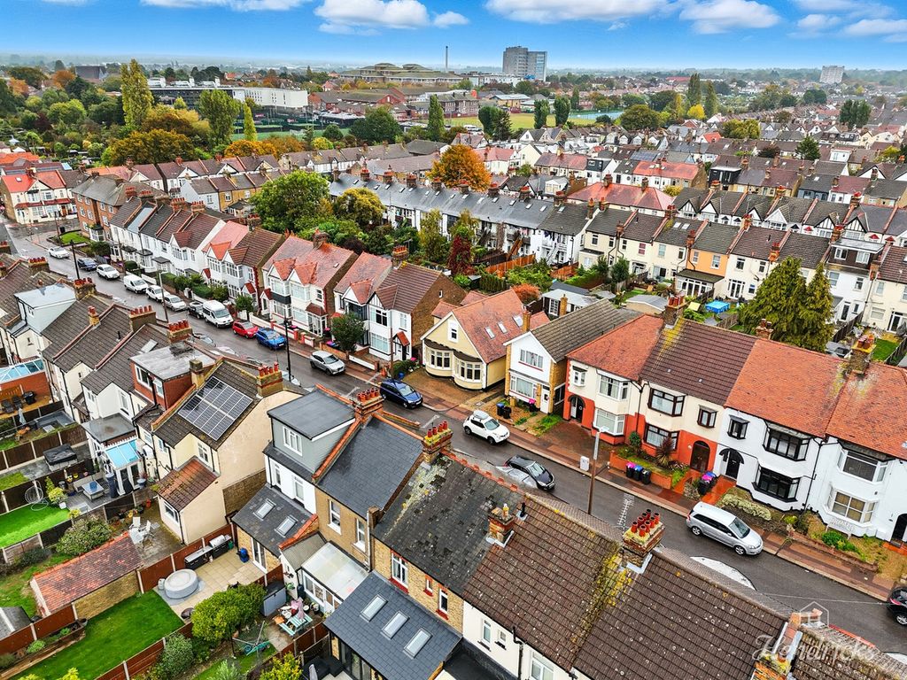 Property photo 2 of 26