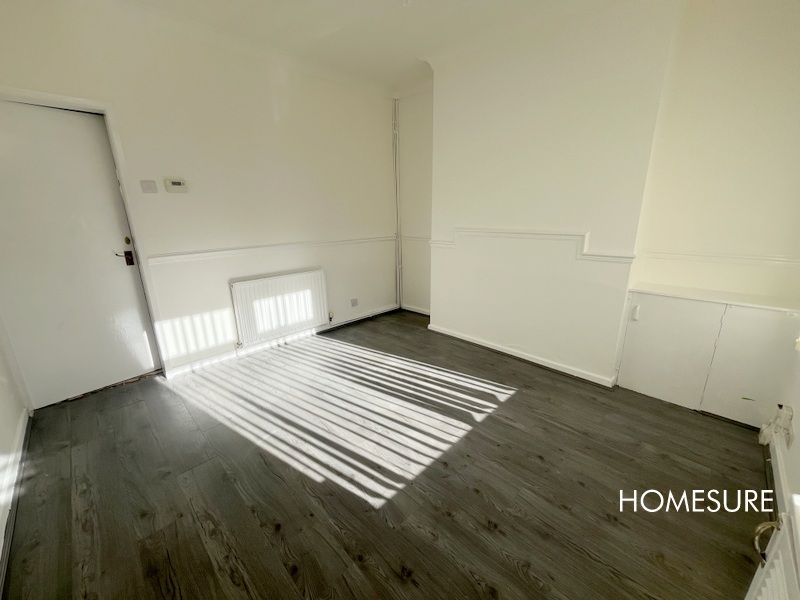 Property photo 3 of 8 Lounge