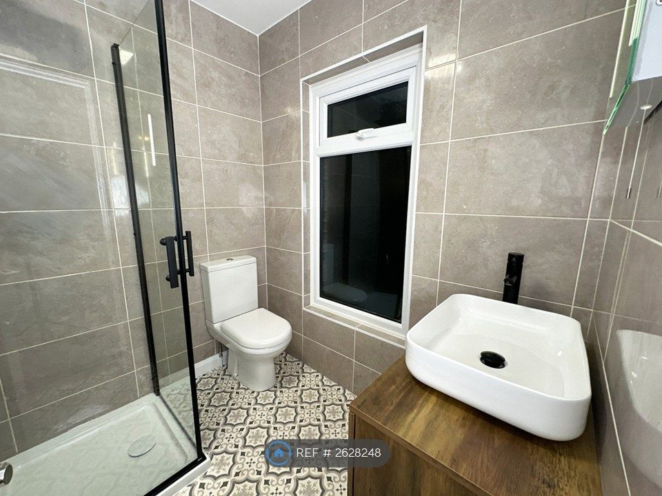 Property photo 3 of 8 Bathroom