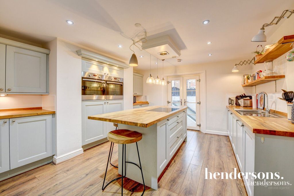 Property photo 3 of 46