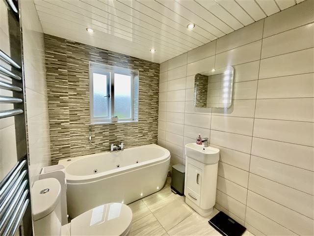 Property photo 2 of 21 Bathroom