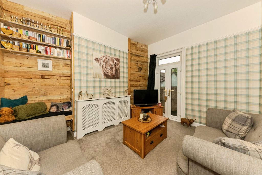 Property photo 2 of 12 Sitting Room