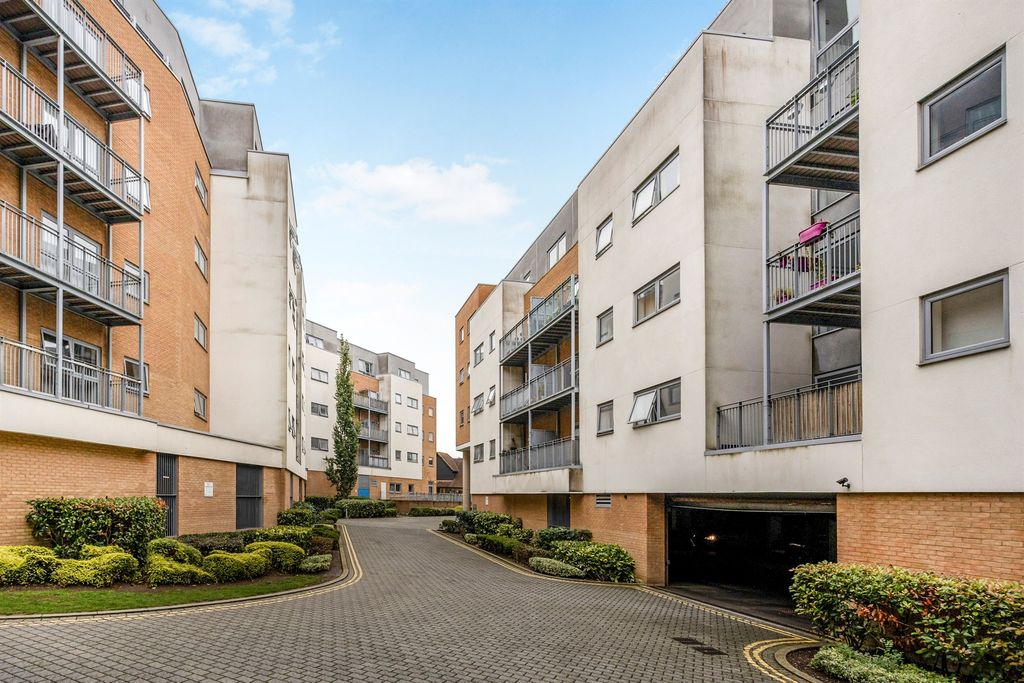 Property photo 2 of 20