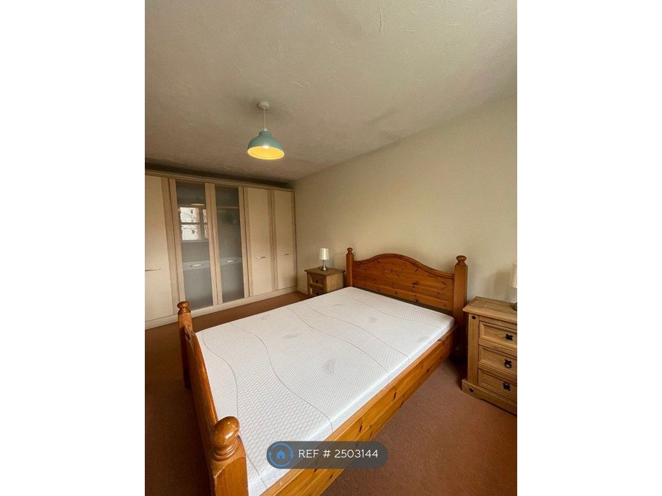 Property photo 3 of 17 Bed 1 Large Double £1,100