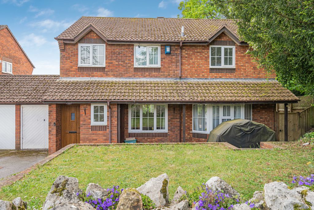Property photo 1 of 32
