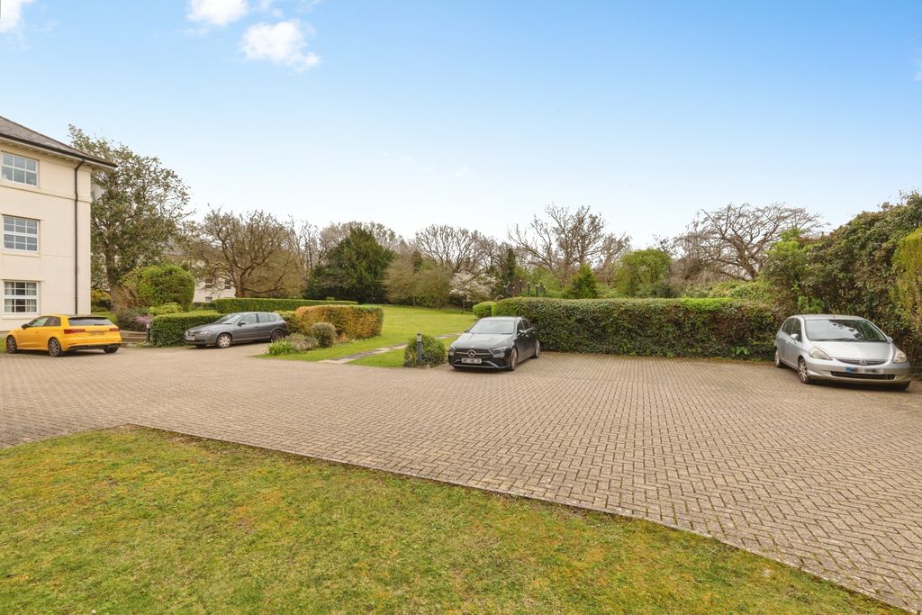 Property photo 2 of 20