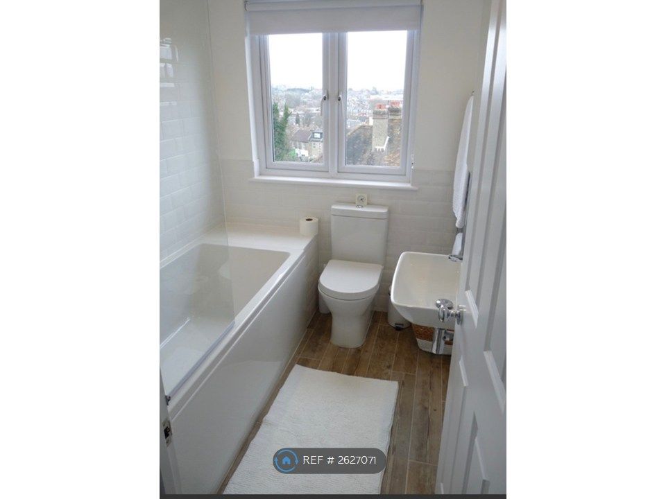 Property photo 2 of 5 Private Bathroom