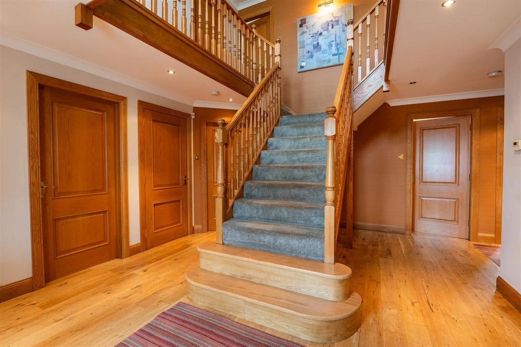 Property photo 2 of 37 2- Hallway.Jpg