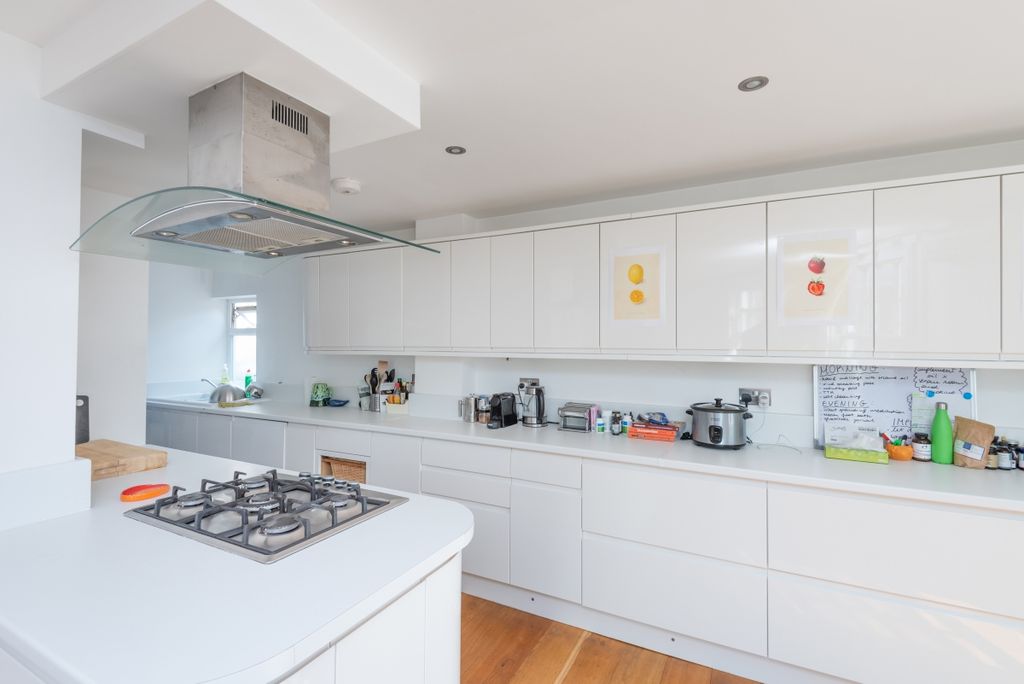 Property photo 2 of 18 04-5_Doyce_St_Se1...