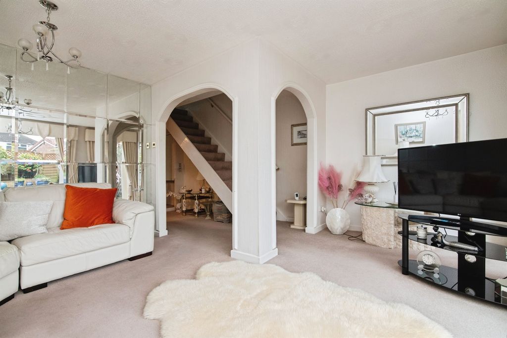 Property photo 2 of 17