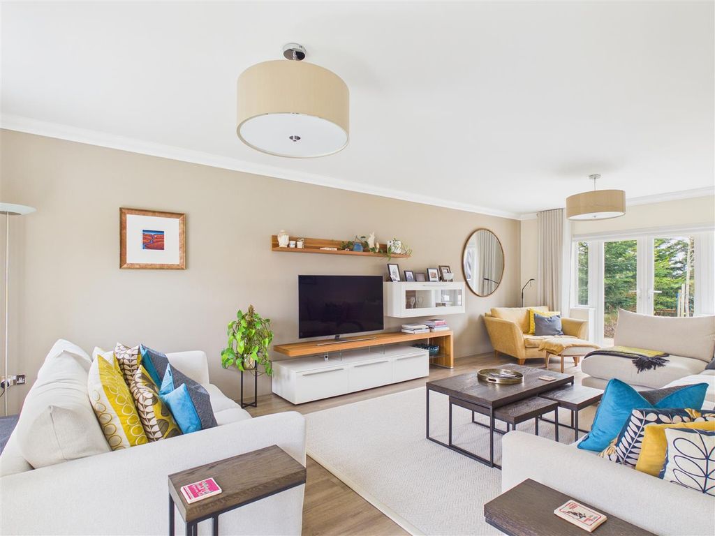 Property photo 3 of 28 Cam04090G0-Pr0168-Still002.Jpg