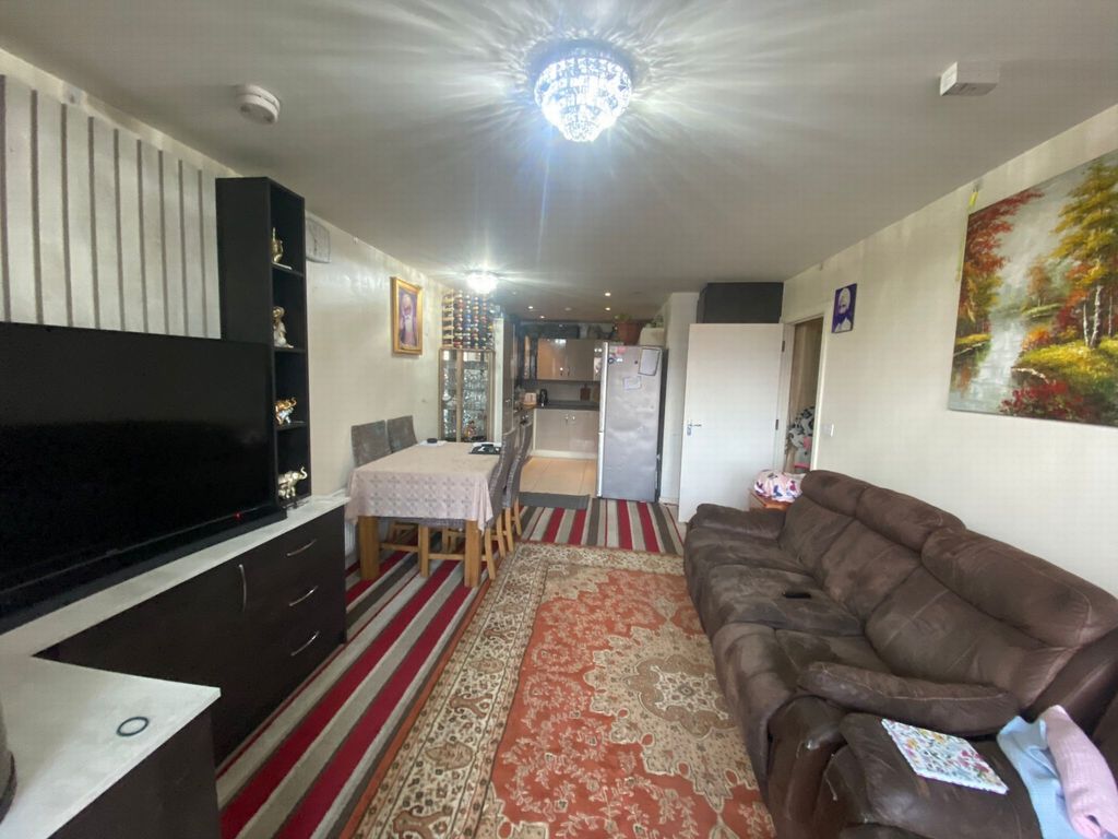 Property photo 2 of 7 South-000808-P-W-6Qe0T88Ja.Jpg