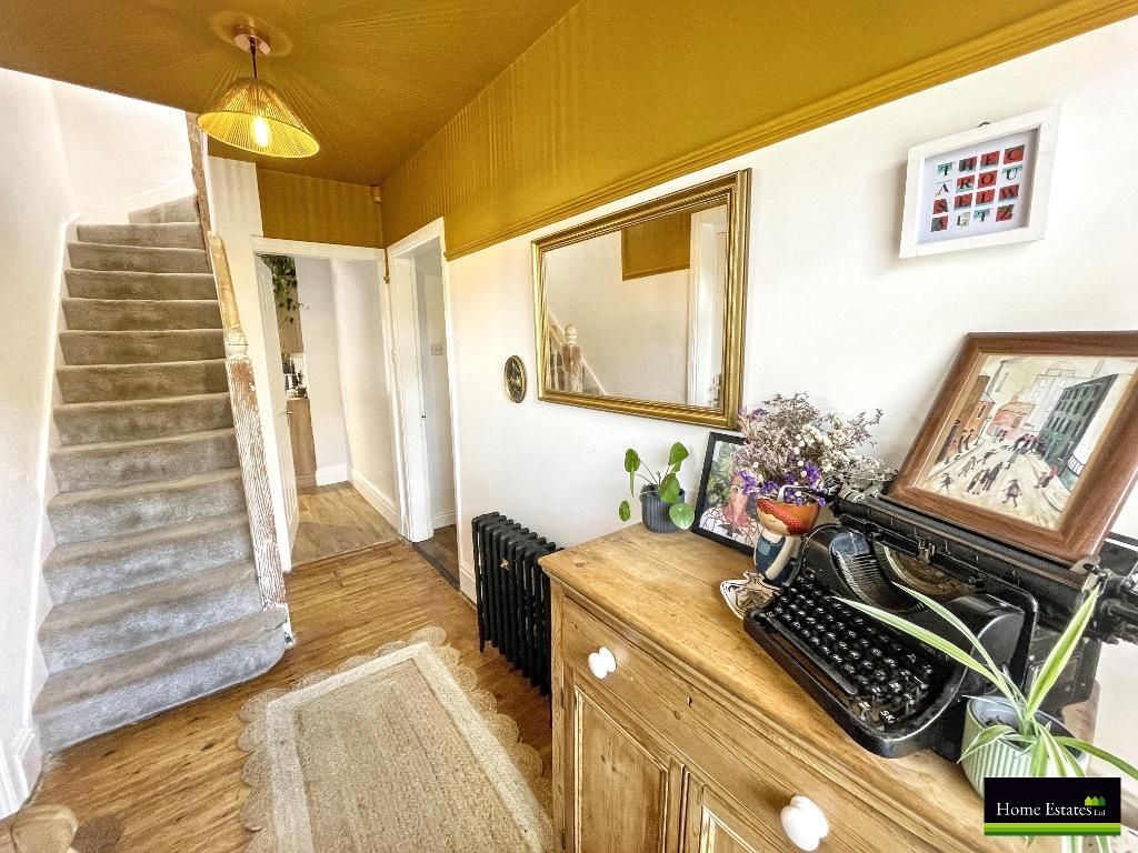 Property photo 2 of 19 Entrance Hall