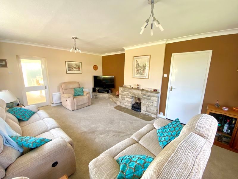 Property photo 2 of 24 Lounge