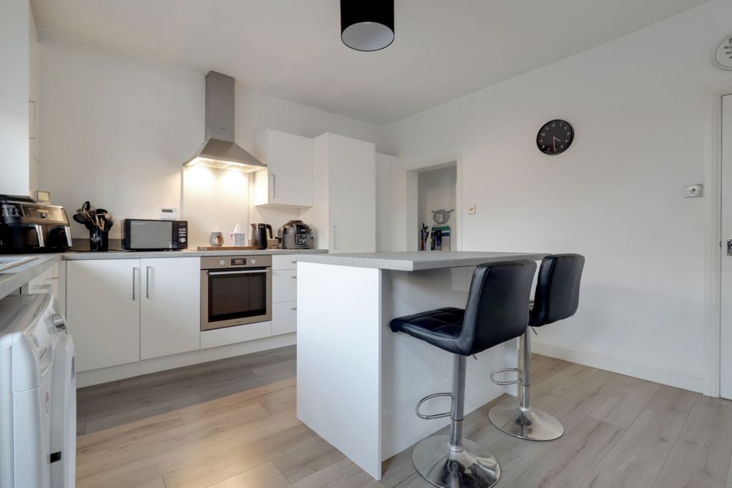 Property photo 3 of 13 3- Rob Hammond Ewemove Pontefract