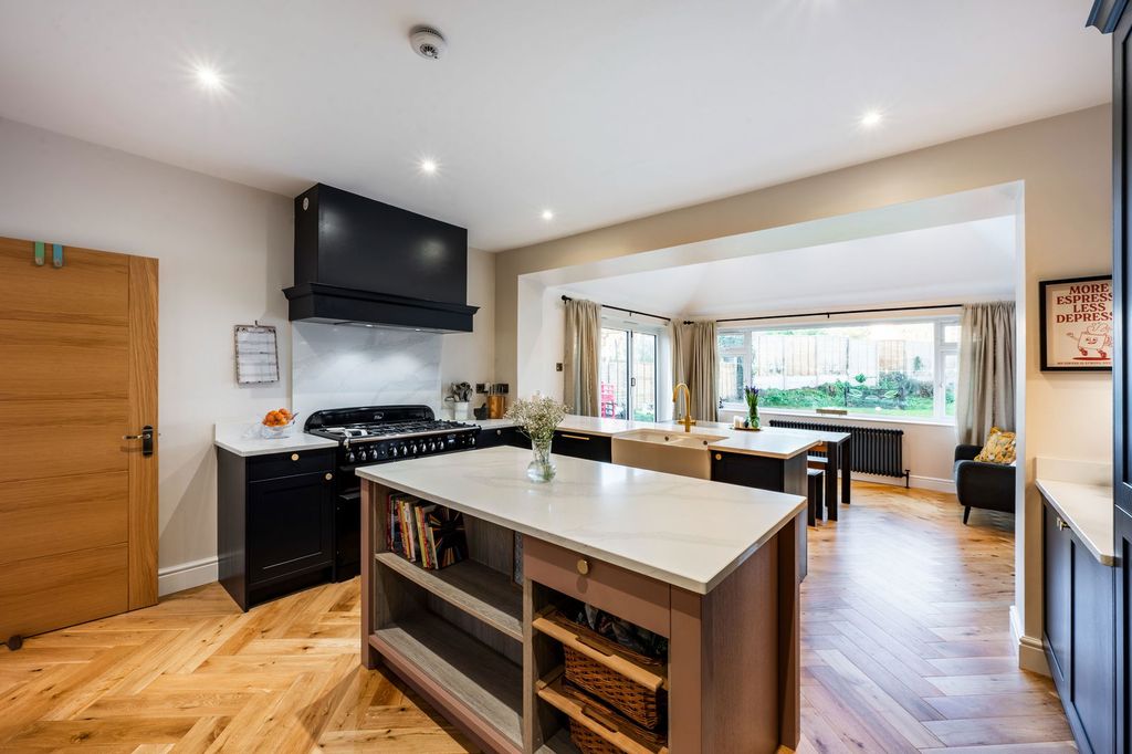 Property photo 3 of 24