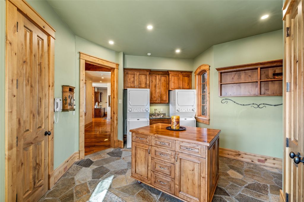 Property photo 3 of 31