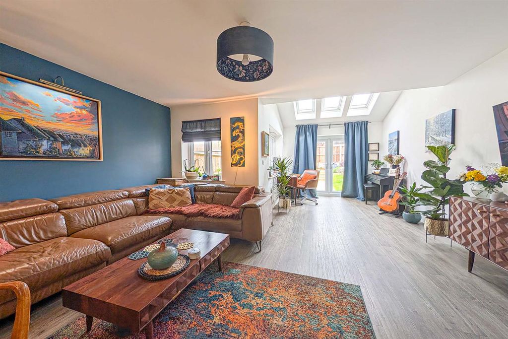 Property photo 2 of 19 Lr1.Jpg