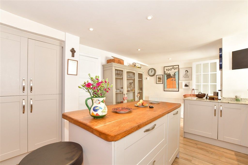 Property photo 3 of 18 Kitchen/Breakfast Room