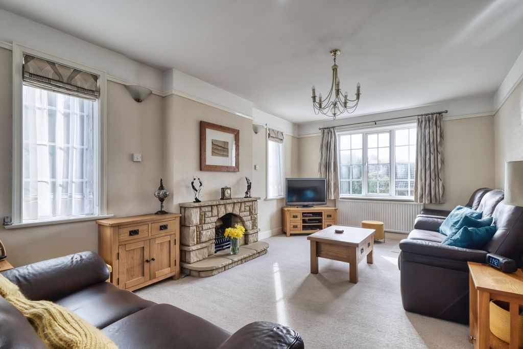 Property photo 2 of 17 Picture No. 12