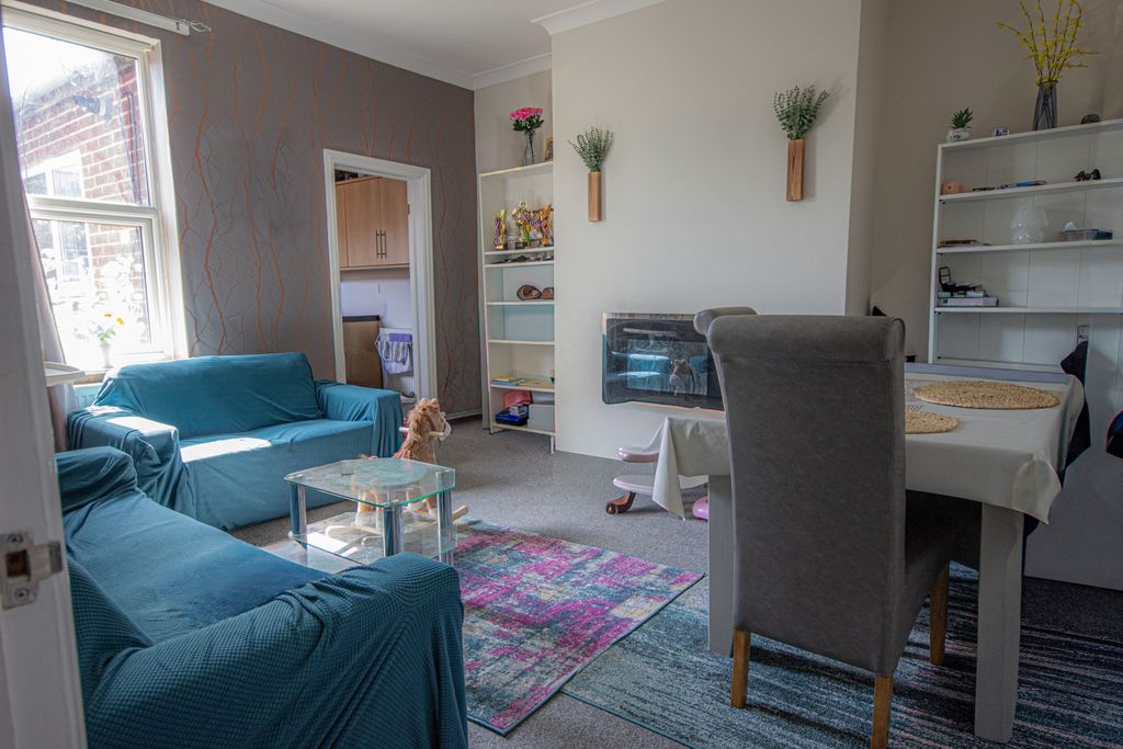 Property photo 2 of 10 Lounge