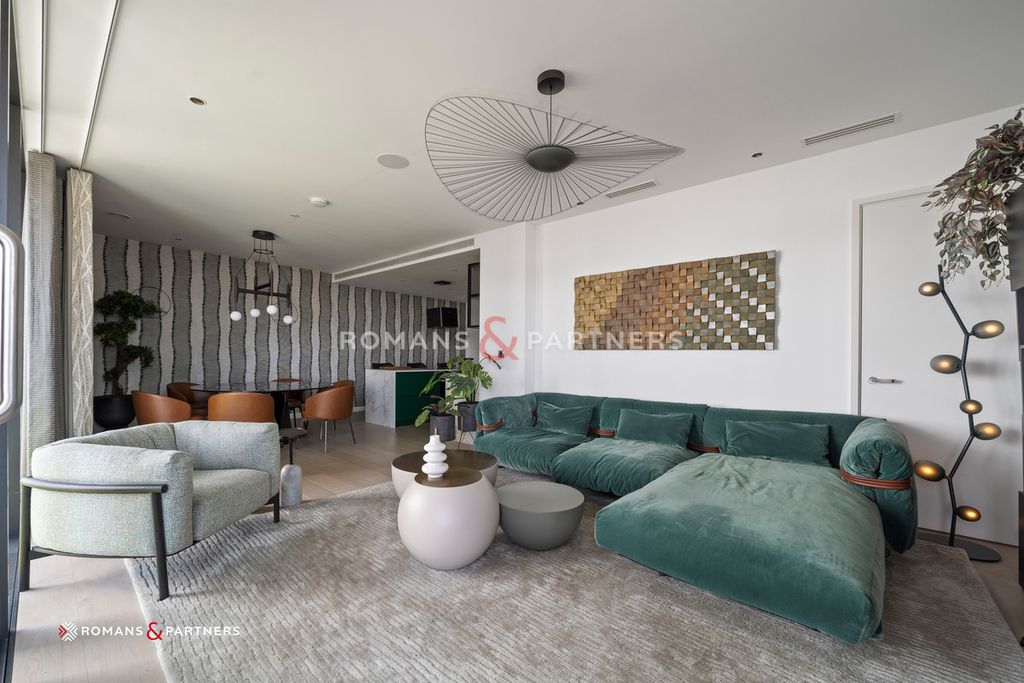 Property photo 1 of 32