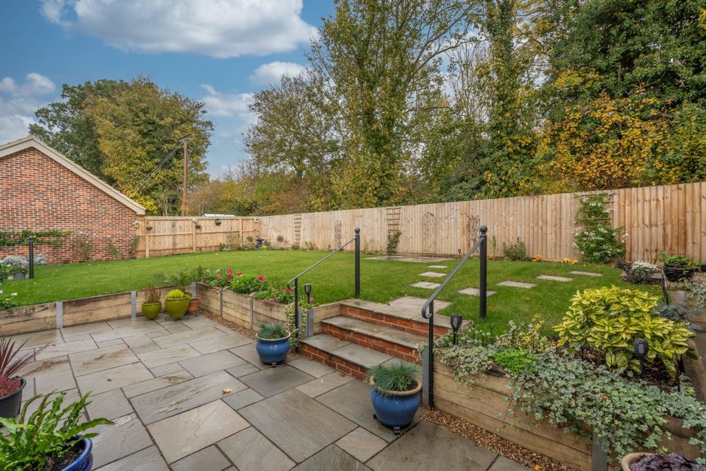 Property photo 2 of 31