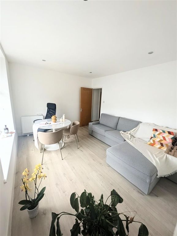 Property photo 1 of 7 Living Area