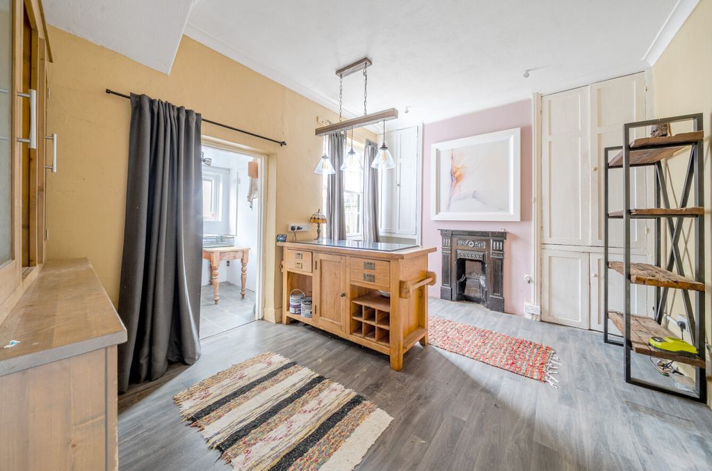 Property photo 3 of 21 Seddons Tiverton