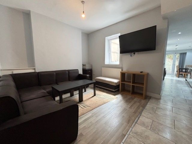 Property photo 2 of 9 21 7