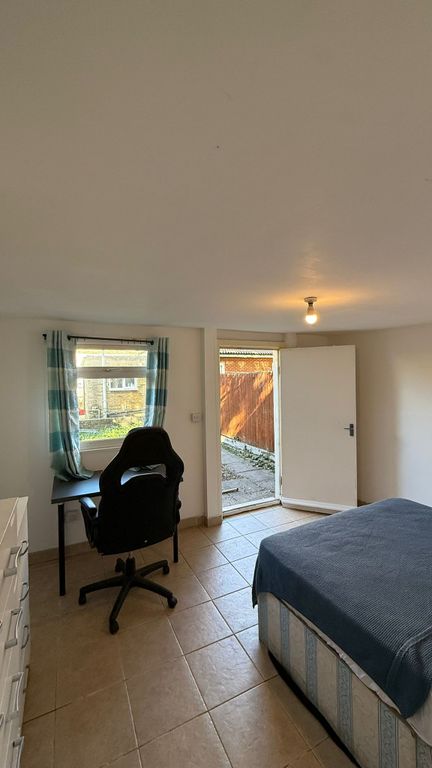 Property photo 2 of 9 Bedroom